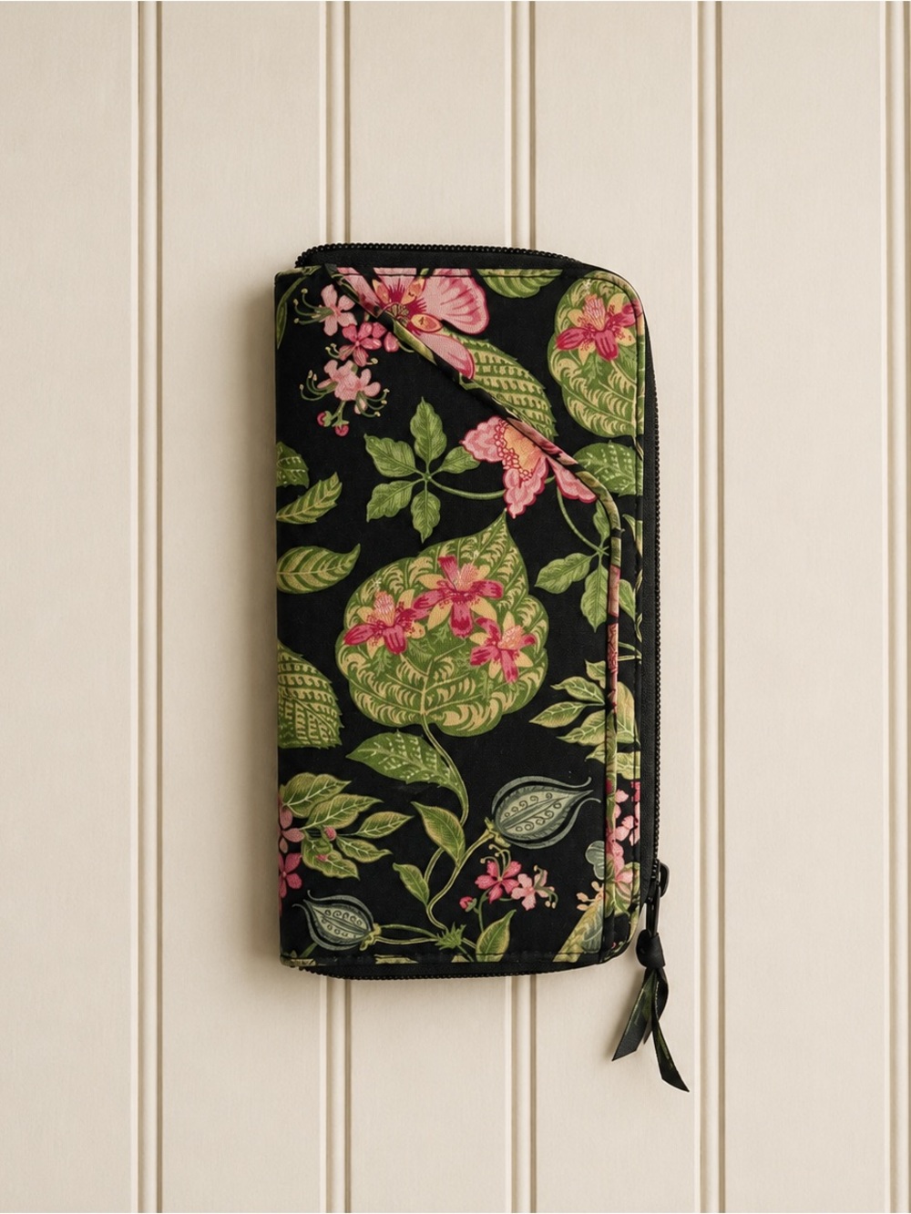 Vera Bradley Black Floral Zip Passport Holder - Picture 1 of 5